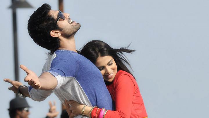 Genelia D’Souza And Rana Daggubati Hugging In Naa Ishtam